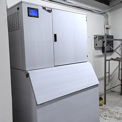 1吨商用片冰机外罩款交付郑州某超市